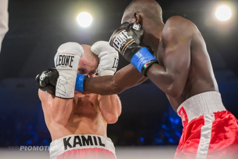 To był wieczór nokautów. Niestety na deski padł również Patryk Szymański