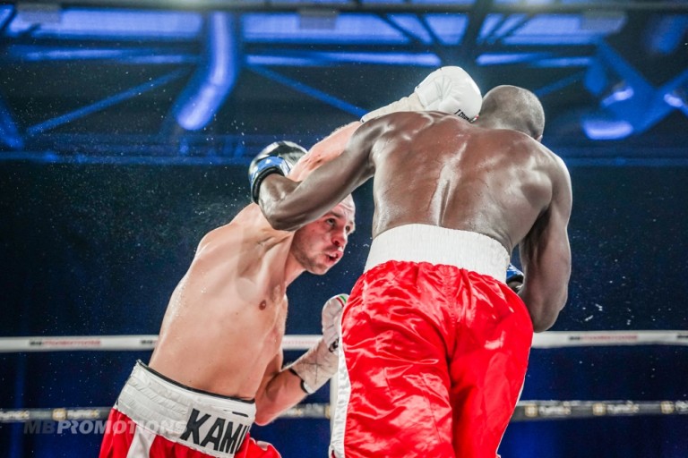 To był wieczór nokautów. Niestety na deski padł również Patryk Szymański