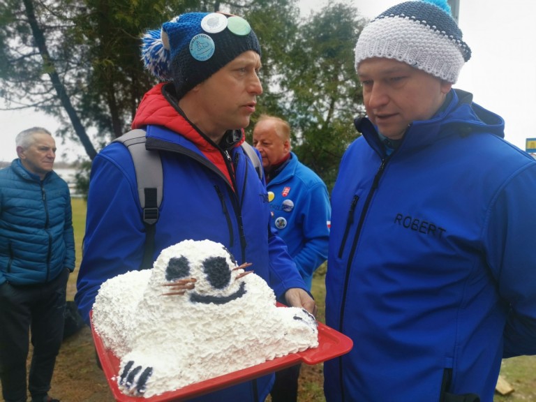 Konińskie morsy. Kąpiel w jeziorze na zakończenie sezonu