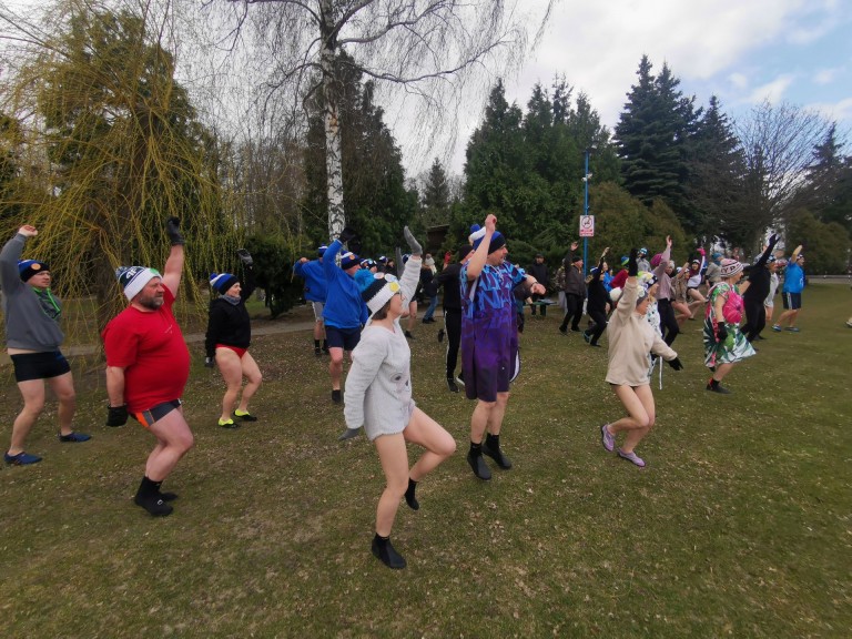 Konińskie morsy. Kąpiel w jeziorze na zakończenie sezonu