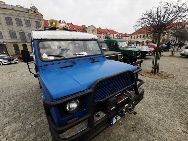 Wrócili po zimie. Zlot miłośników klasyków na konińskim rynku