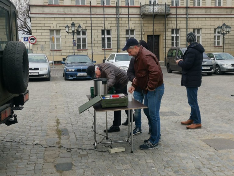 Wrócili po zimie. Zlot miłośników klasyków na konińskim rynku