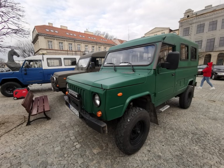 Wrócili po zimie. Zlot miłośników klasyków na konińskim rynku