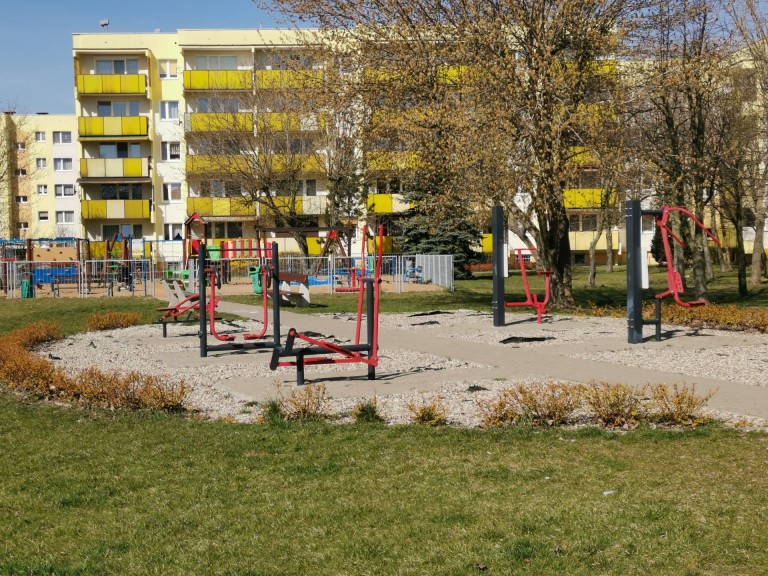 Zatorze pięknieje. Podświetlana fontanna między blokami