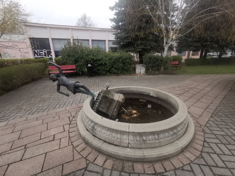 Konińska „Marionetka” znowu została przewrócona. Jest nagranie z monitoringu!