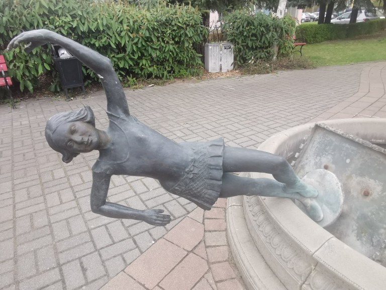 Konińska „Marionetka” znowu została przewrócona. Jest nagranie z monitoringu!