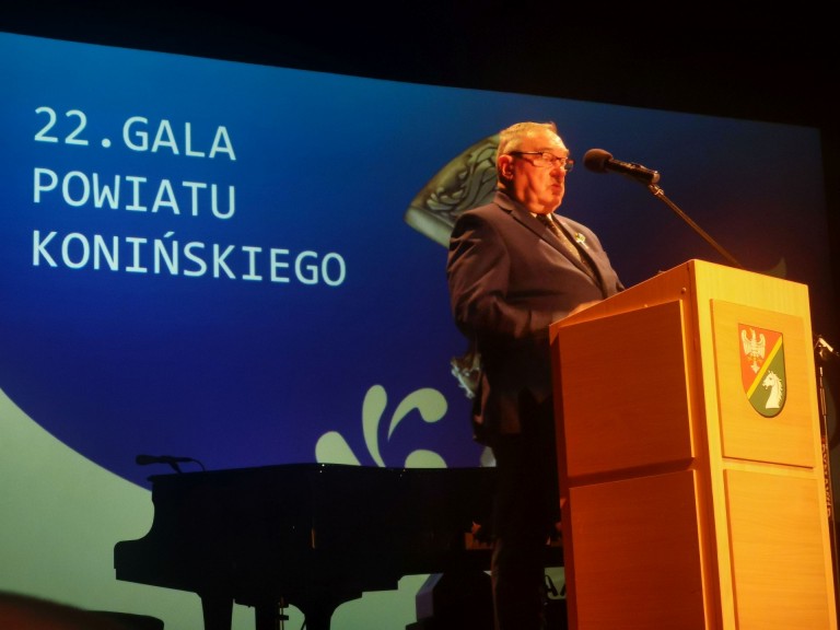 Statuetki i wyróżnienia za działalność na rzecz powiatu konińskiego