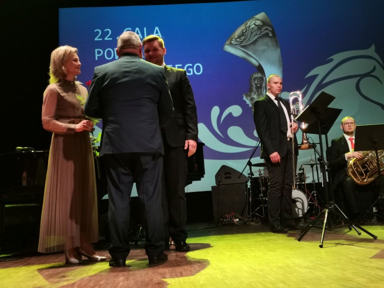 Statuetki i wyróżnienia za działalność na rzecz powiatu konińskiego