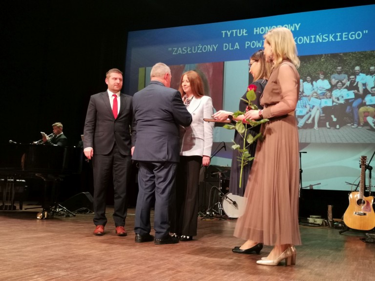 Statuetki i wyróżnienia za działalność na rzecz powiatu konińskiego