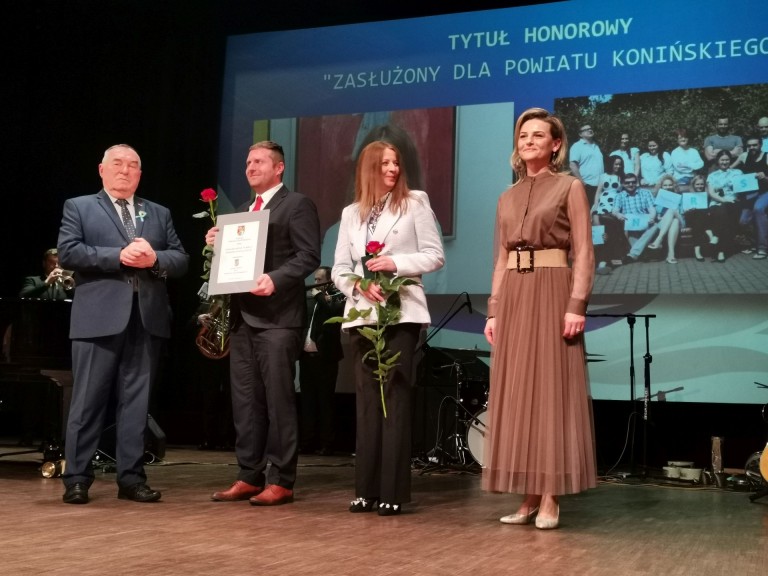 Statuetki i wyróżnienia za działalność na rzecz powiatu konińskiego