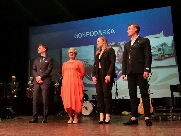 Statuetki i wyróżnienia za działalność na rzecz powiatu konińskiego