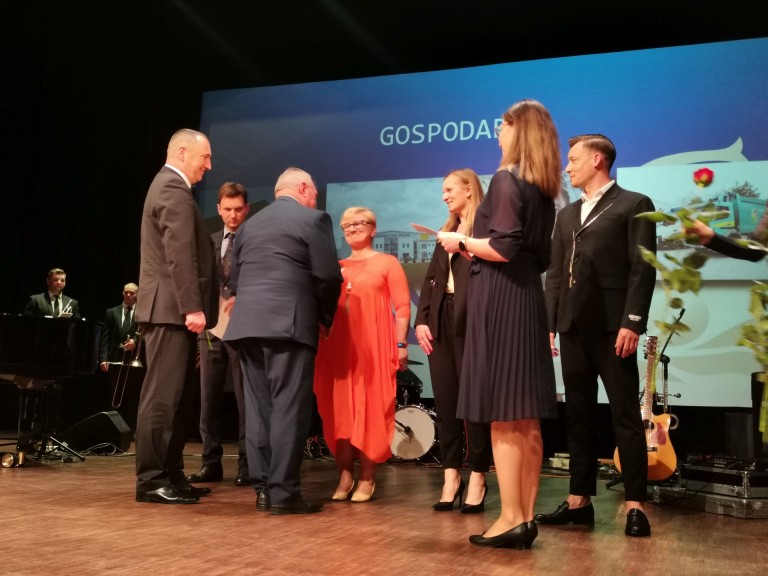 Statuetki i wyróżnienia za działalność na rzecz powiatu konińskiego