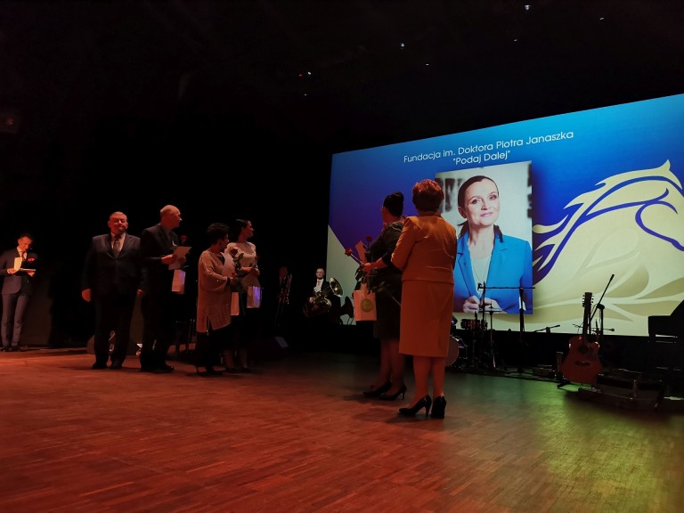 Statuetki i wyróżnienia za działalność na rzecz powiatu konińskiego