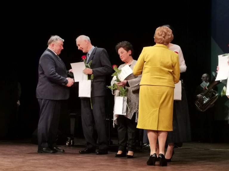 Statuetki i wyróżnienia za działalność na rzecz powiatu konińskiego