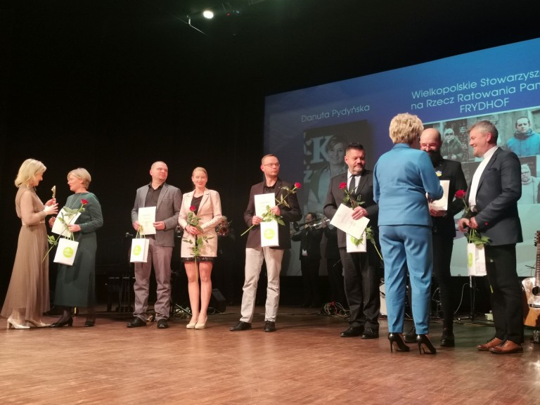 Statuetki i wyróżnienia za działalność na rzecz powiatu konińskiego