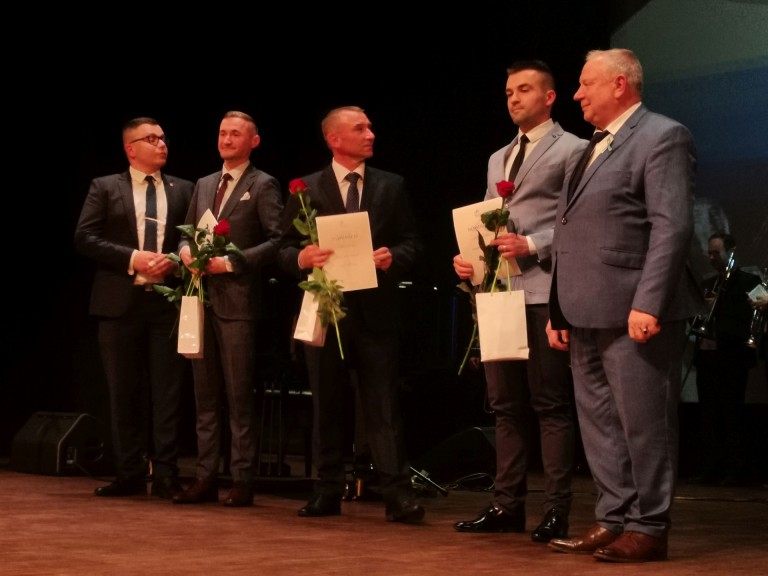 Statuetki i wyróżnienia za działalność na rzecz powiatu konińskiego