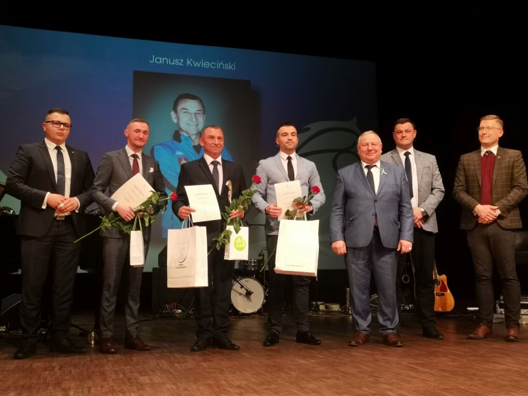 Statuetki i wyróżnienia za działalność na rzecz powiatu konińskiego