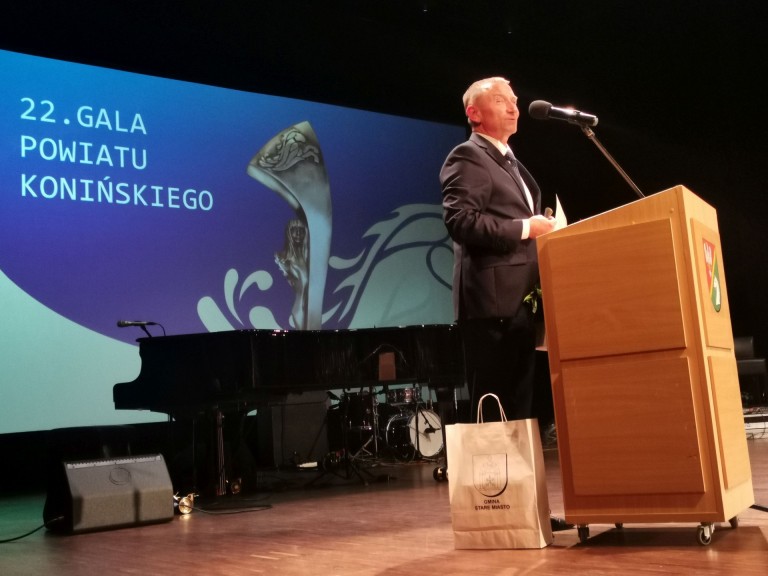 Statuetki i wyróżnienia za działalność na rzecz powiatu konińskiego