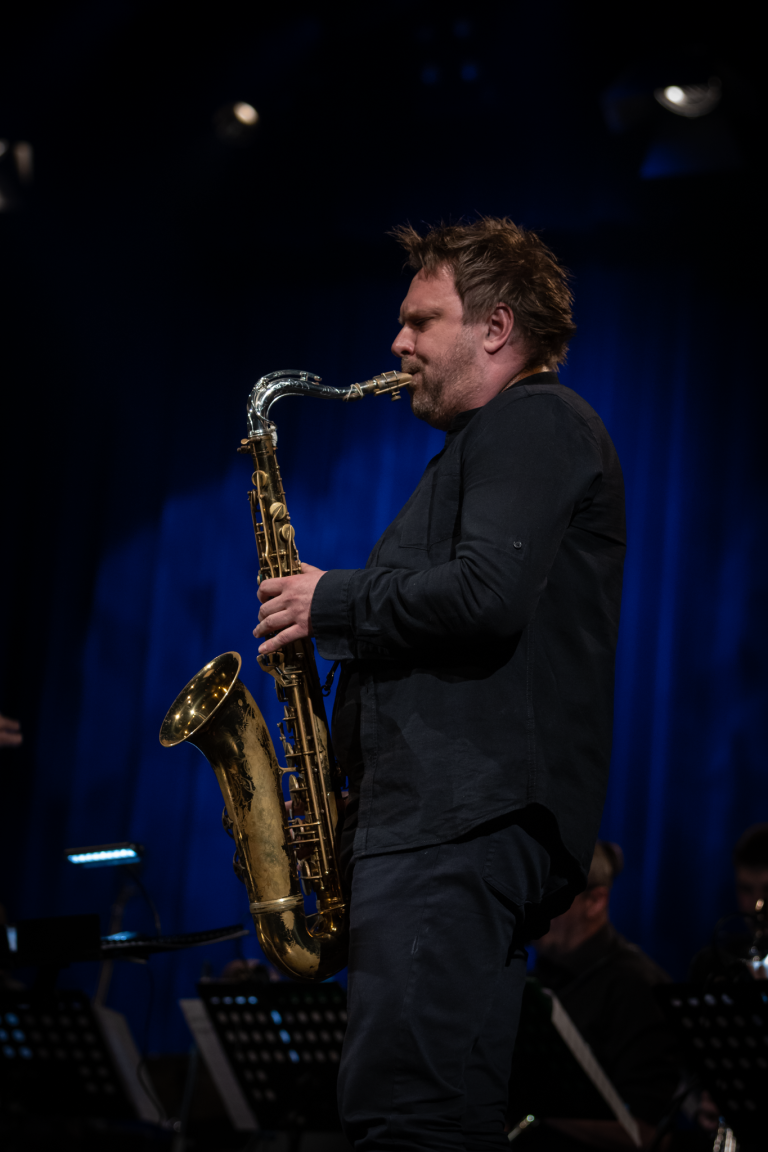 Zadowoleni artyści i usatysfakcjonowana publiczność podczas festiwalu Jazzonalia