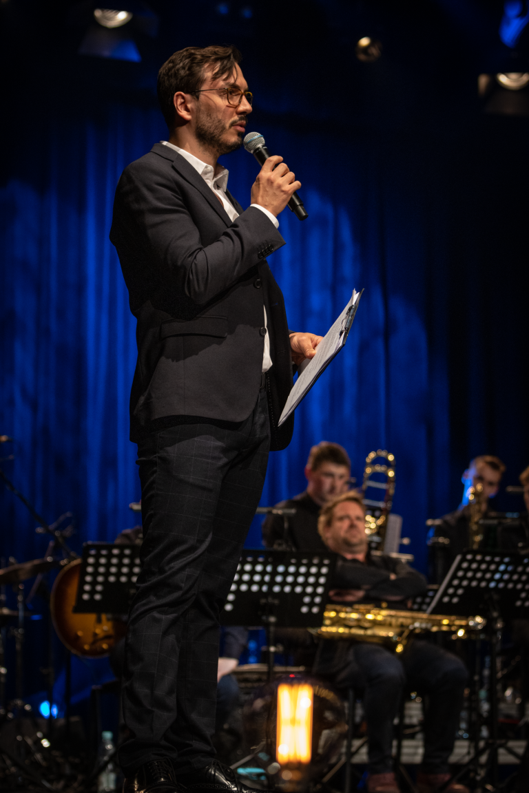 Zadowoleni artyści i usatysfakcjonowana publiczność podczas festiwalu Jazzonalia