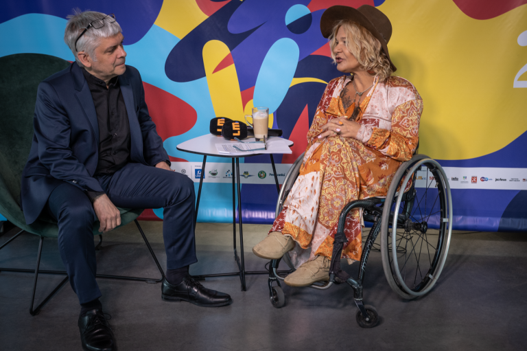 Zadowoleni artyści i usatysfakcjonowana publiczność podczas festiwalu Jazzonalia