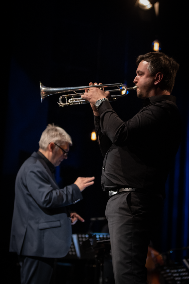 Zadowoleni artyści i usatysfakcjonowana publiczność podczas festiwalu Jazzonalia