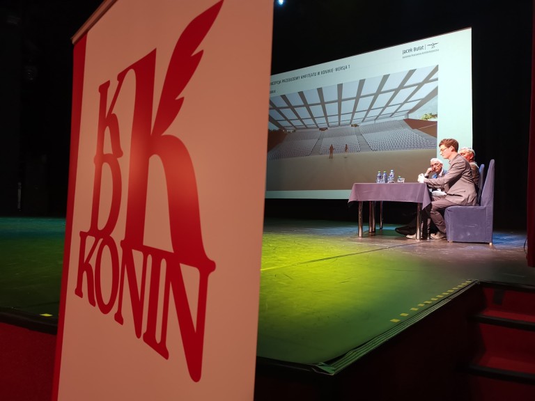 Zielony amfiteatr wpisujący się w konińską architekturę i dolinę Warty