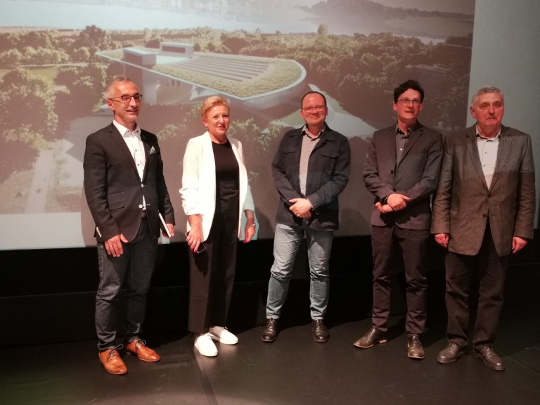 Zielony amfiteatr wpisujący się w konińską architekturę i dolinę Warty