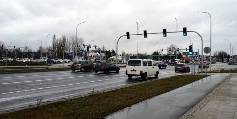 Ponad pięćset samochodów na godzinę przejeżdża przez nowy wiadukt