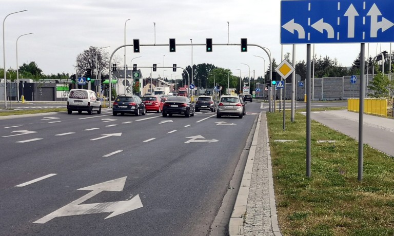 Ponad pięćset samochodów na godzinę przejeżdża przez nowy wiadukt