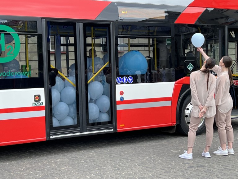„To epokowe wydarzenie”. Pierwszy „wodorowiec” w komunikacji miejskiej