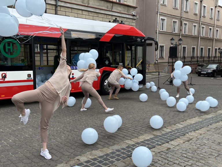 „To epokowe wydarzenie”. Pierwszy „wodorowiec” w komunikacji miejskiej
