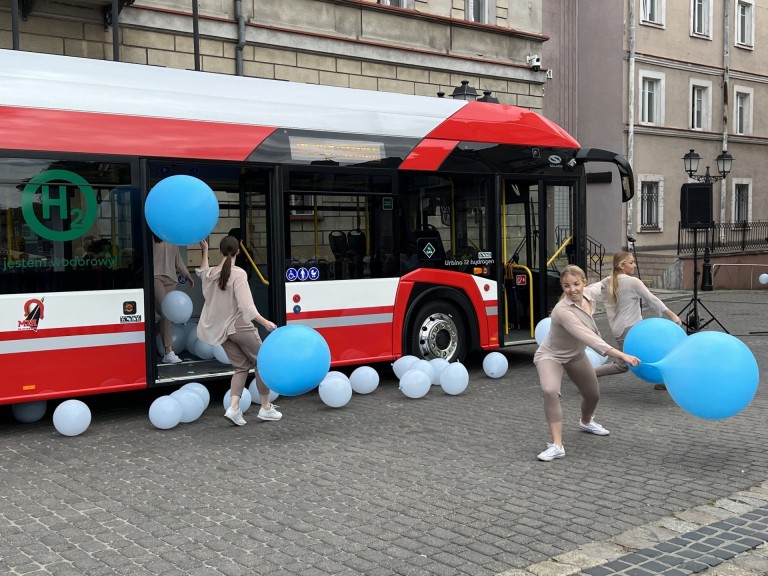 „To epokowe wydarzenie”. Pierwszy „wodorowiec” w komunikacji miejskiej
