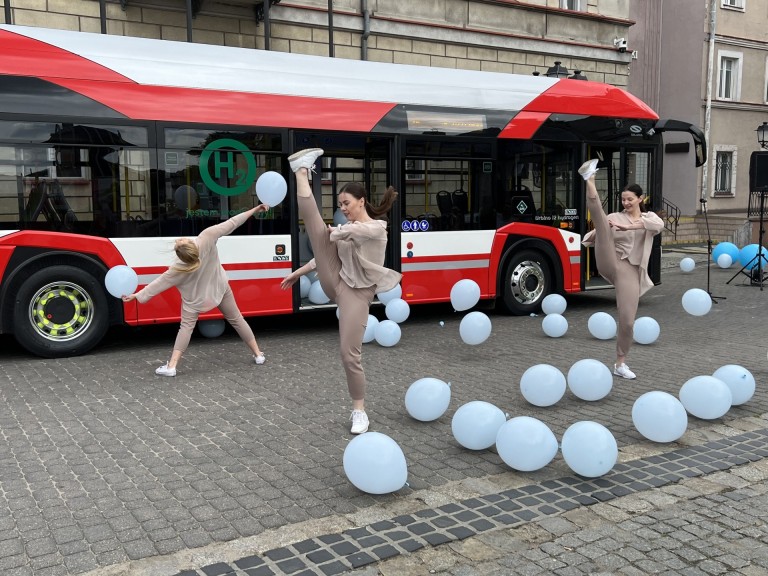 „To epokowe wydarzenie”. Pierwszy „wodorowiec” w komunikacji miejskiej