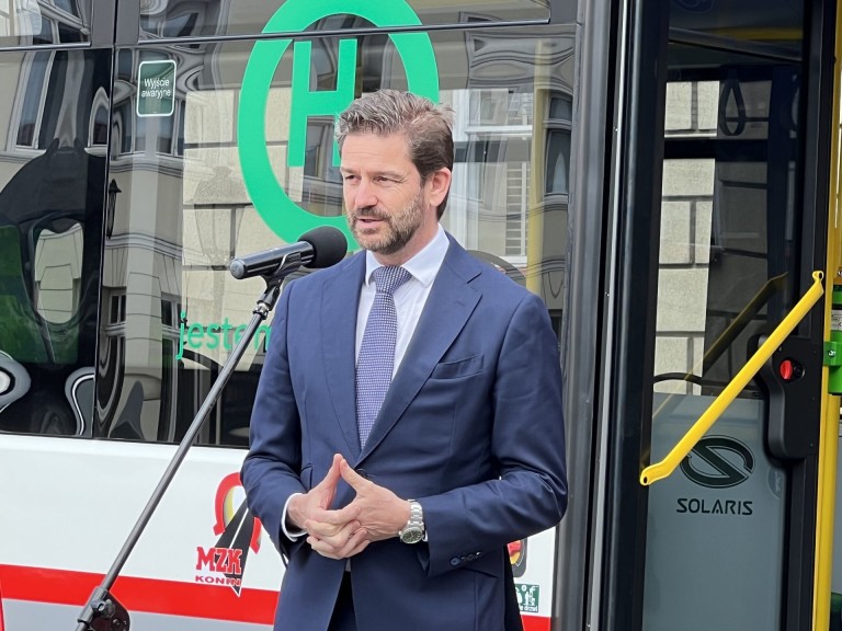 „To epokowe wydarzenie”. Pierwszy „wodorowiec” w komunikacji miejskiej