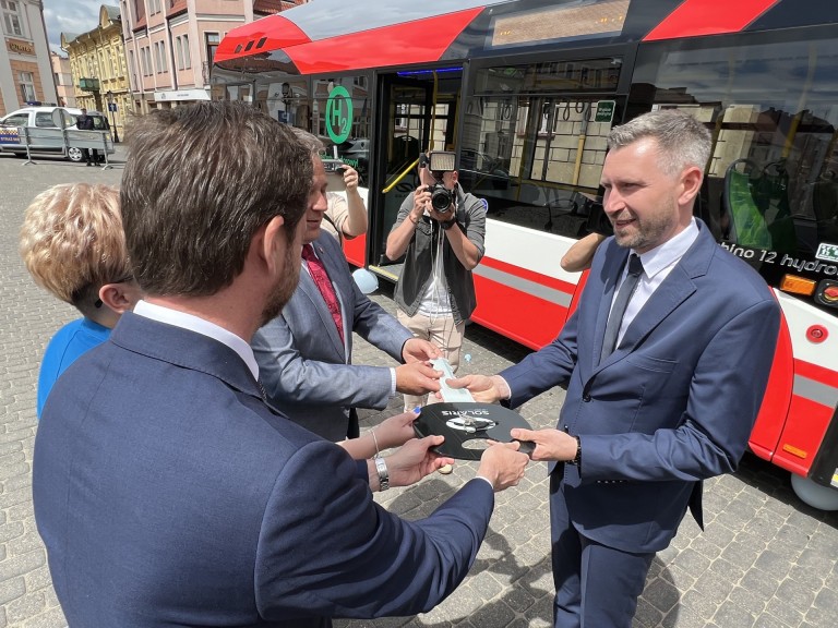 „To epokowe wydarzenie”. Pierwszy „wodorowiec” w komunikacji miejskiej