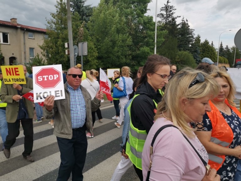 Nie chcą torów. Będą dalej blokować drogi!