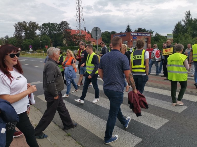 Nie chcą torów. Będą dalej blokować drogi!