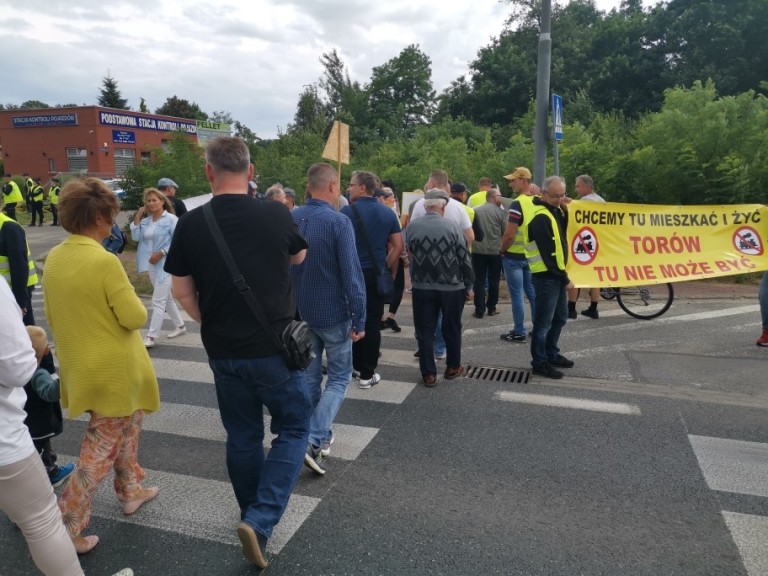 Nie chcą torów. Będą dalej blokować drogi!