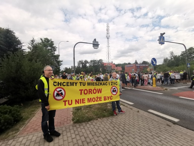 Nie chcą torów. Będą dalej blokować drogi!