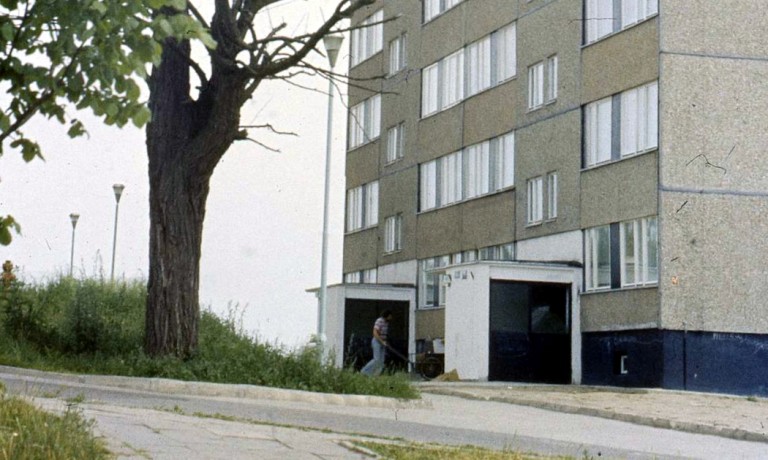 W 1982 roku parkiet do nowego mieszkania kupowali za Poznaniem, a lakier w NRD