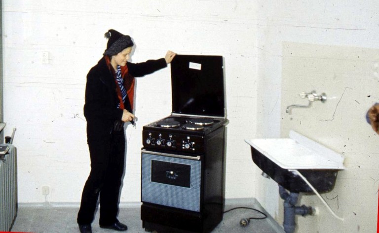 W 1982 roku parkiet do nowego mieszkania kupowali za Poznaniem, a lakier w NRD