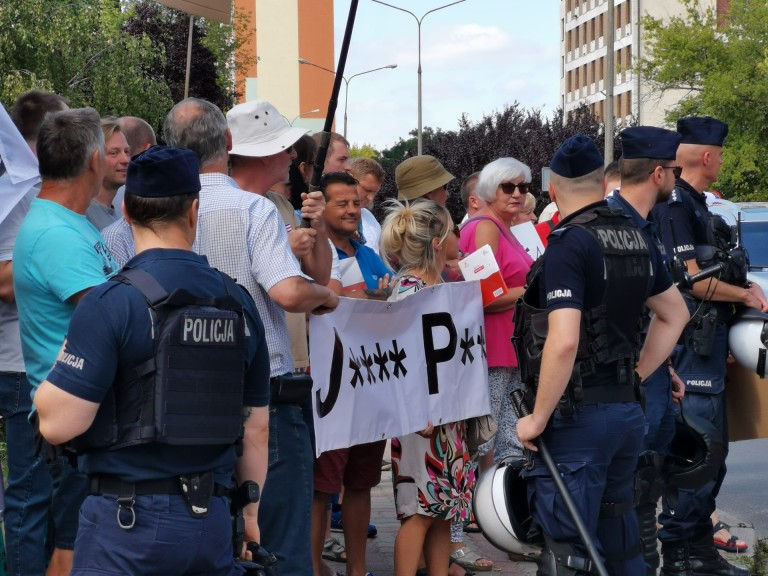 Jarosław Kaczyński w Koninie. Zobaczcie jak „powitano” prezesa!