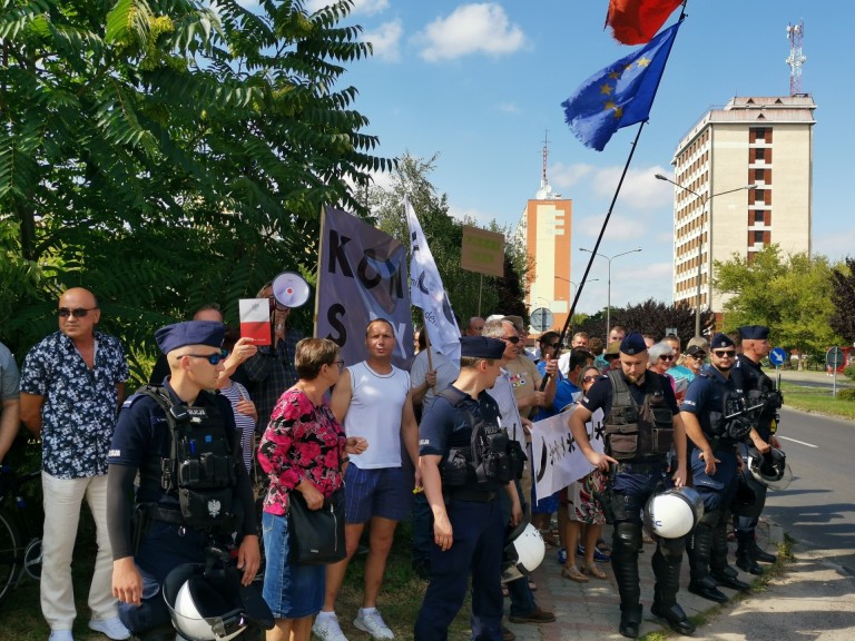 Jarosław Kaczyński w Koninie. Zobaczcie jak „powitano” prezesa!