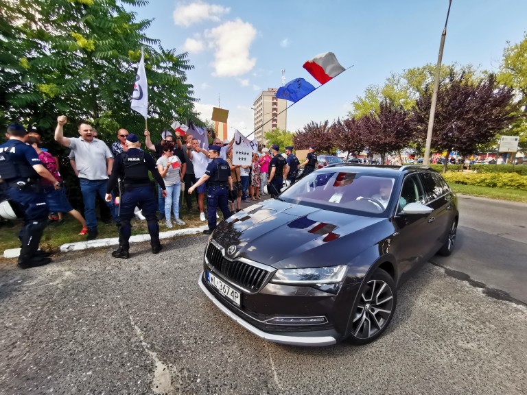 Jarosław Kaczyński w Koninie. Zobaczcie jak „powitano” prezesa!