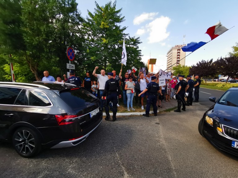 Jarosław Kaczyński w Koninie. Zobaczcie jak „powitano” prezesa!