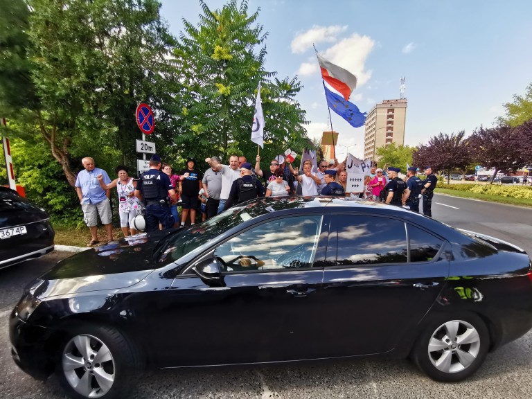 Jarosław Kaczyński w Koninie. Zobaczcie jak „powitano” prezesa!