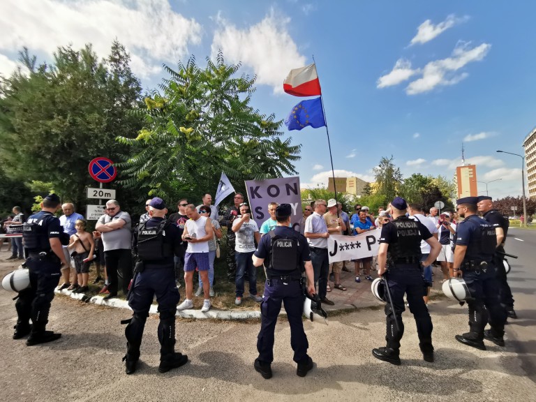 Jarosław Kaczyński w Koninie. Zobaczcie jak „powitano” prezesa!