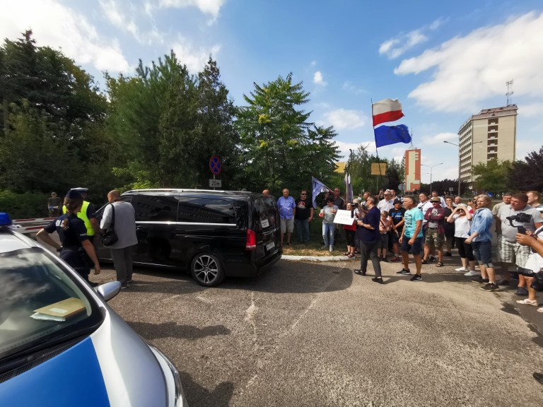 Jarosław Kaczyński w Koninie. Zobaczcie jak „powitano” prezesa!