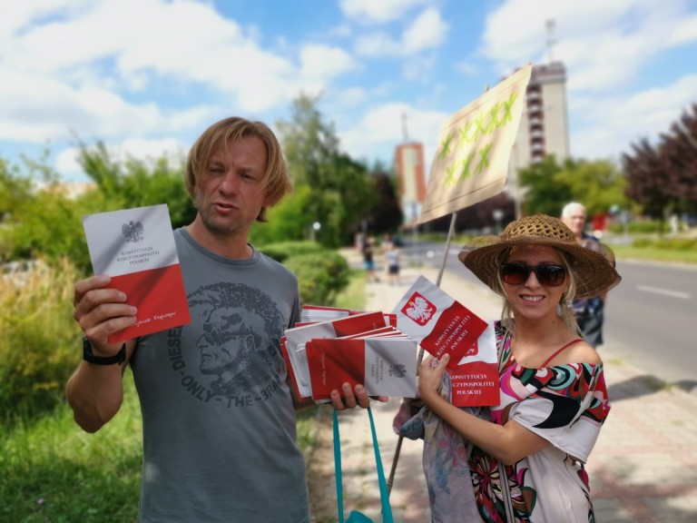 Jarosław Kaczyński w Koninie. Zobaczcie jak „powitano” prezesa!